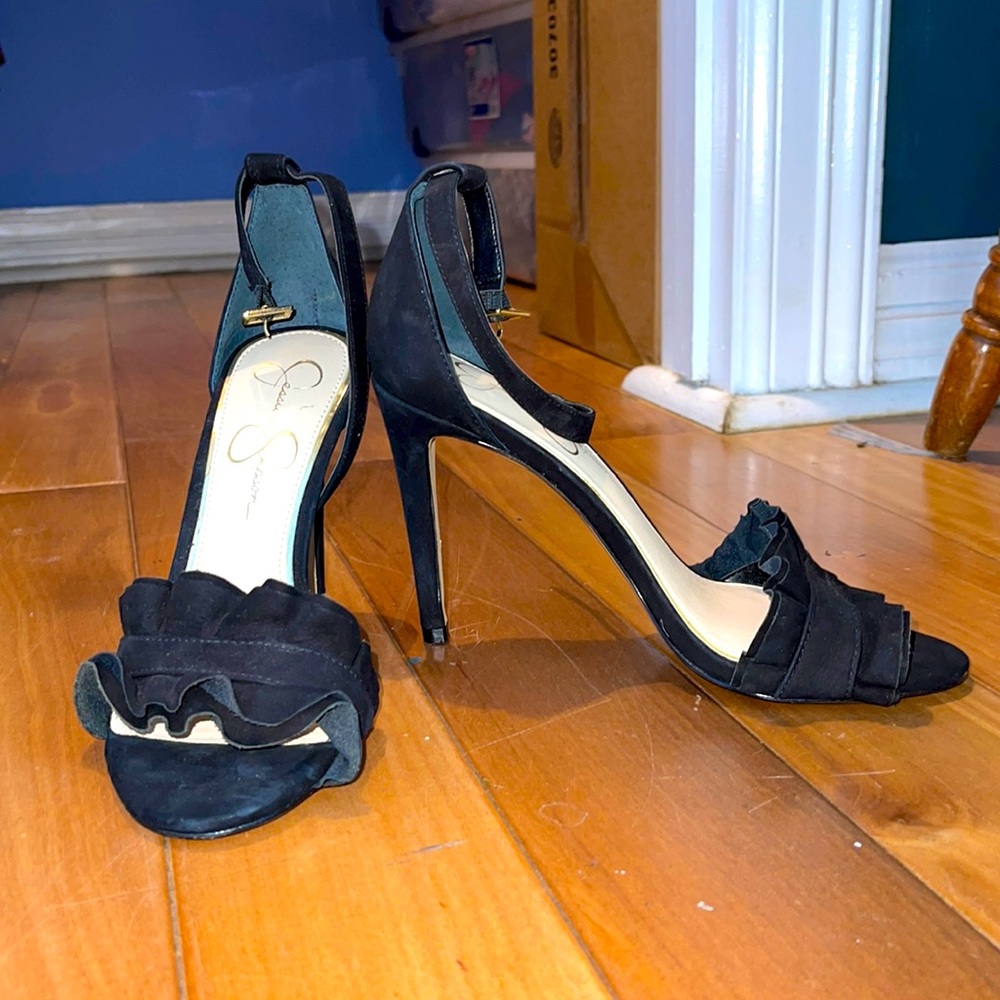 Jessica Simpson womens rufffle heels NWT